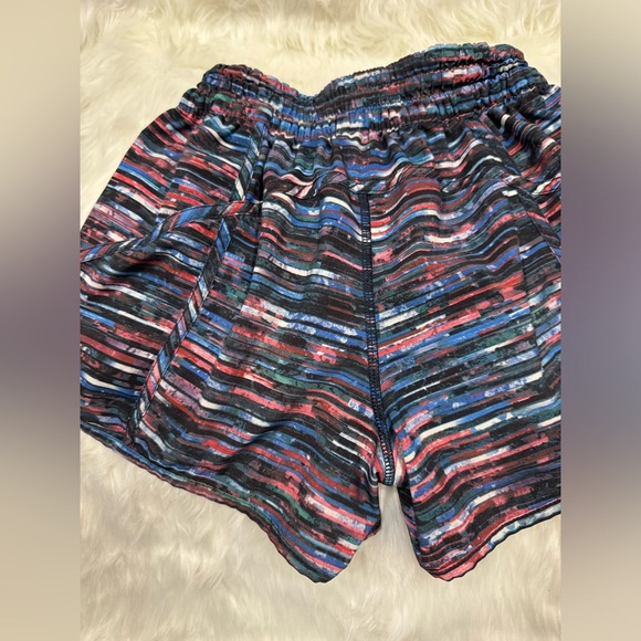Lululemon Tracker Multi color  Short V 4" - Picture 3 of 11
